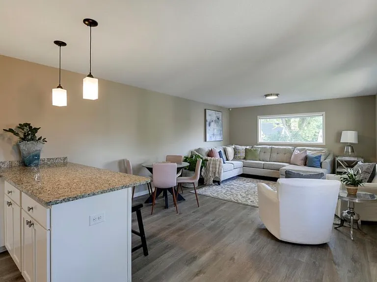 3435 Zenith Ave N — Photo 9