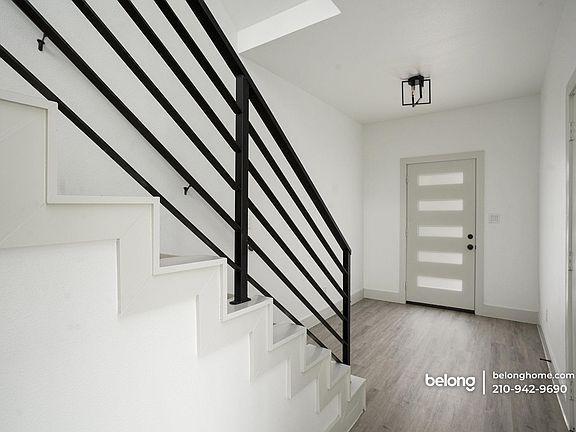 4th image of 111 Sanders St #101