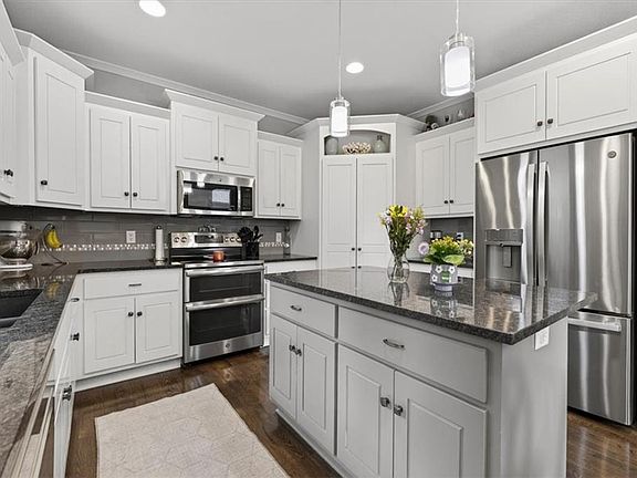 4th image of 4401 NE Gateway Dr