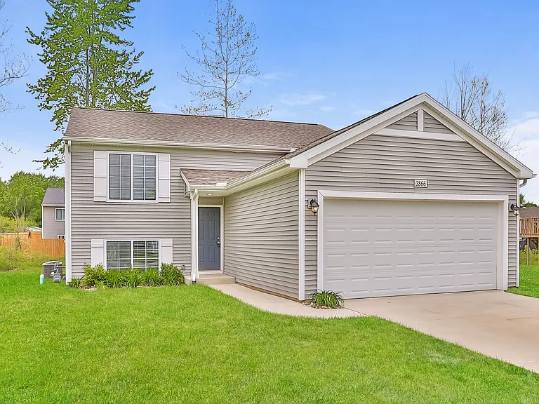 3866 Watertown Dr — Photo 2