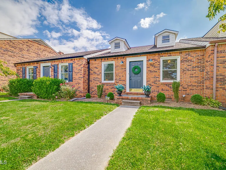 109 Mayfield Dr #2 — Photo 32