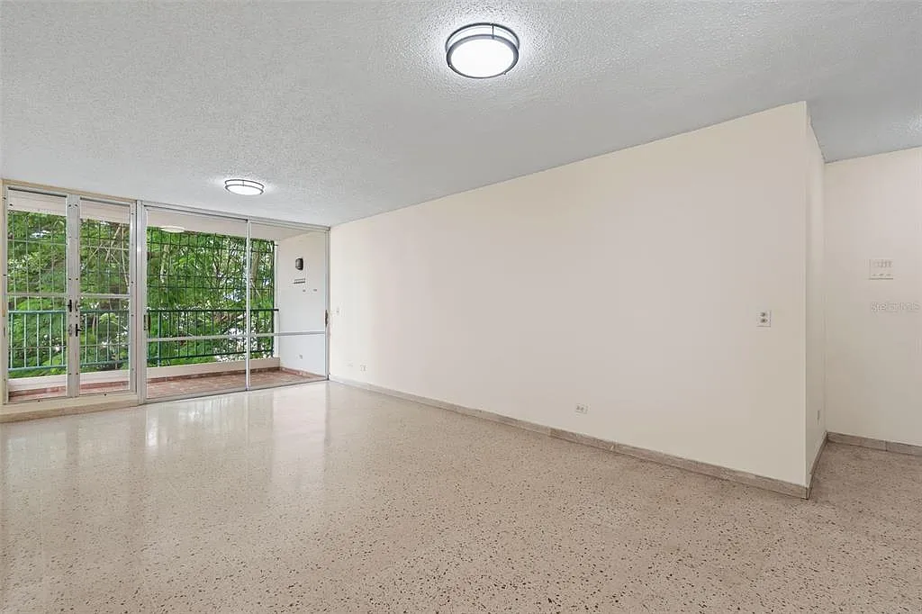 3 bed, 2.0 bath, 1060 sqft, $1,800 — Photo 4