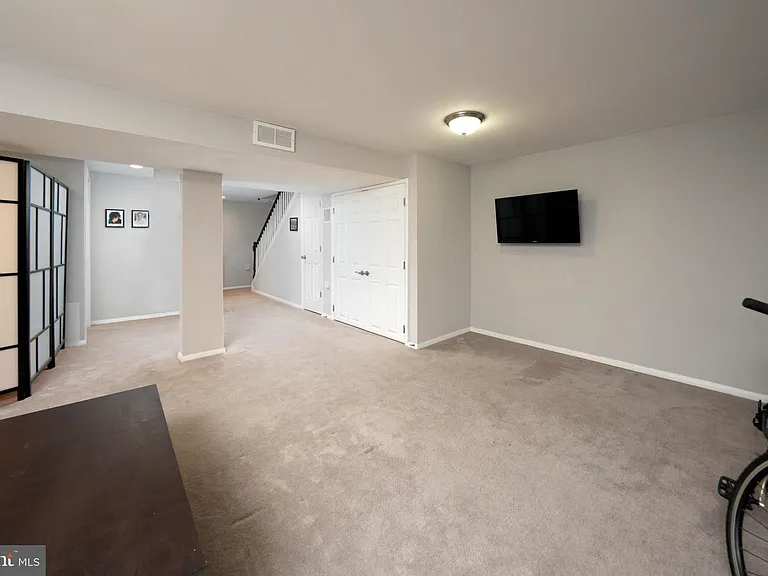 1025 Commanders Way N — Photo 15
