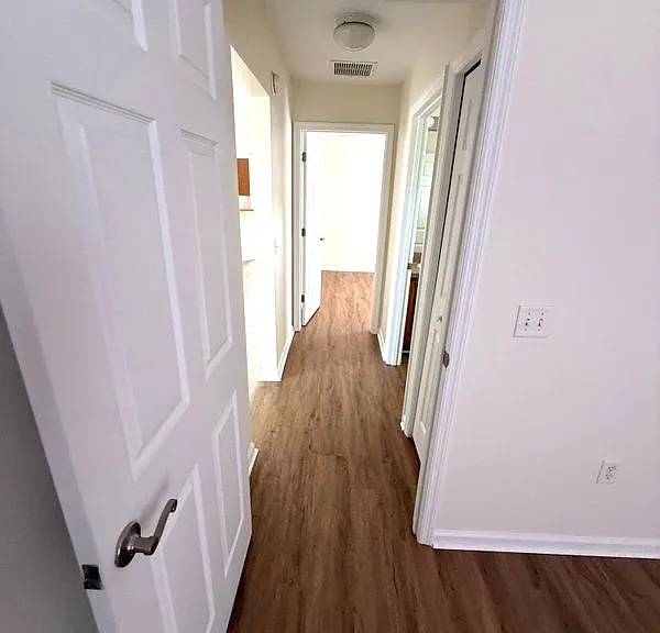 1111 SW Yorktown Gln — Photo 9