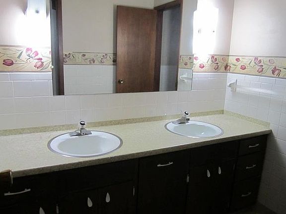 4th image of 604 Catalina Dr
