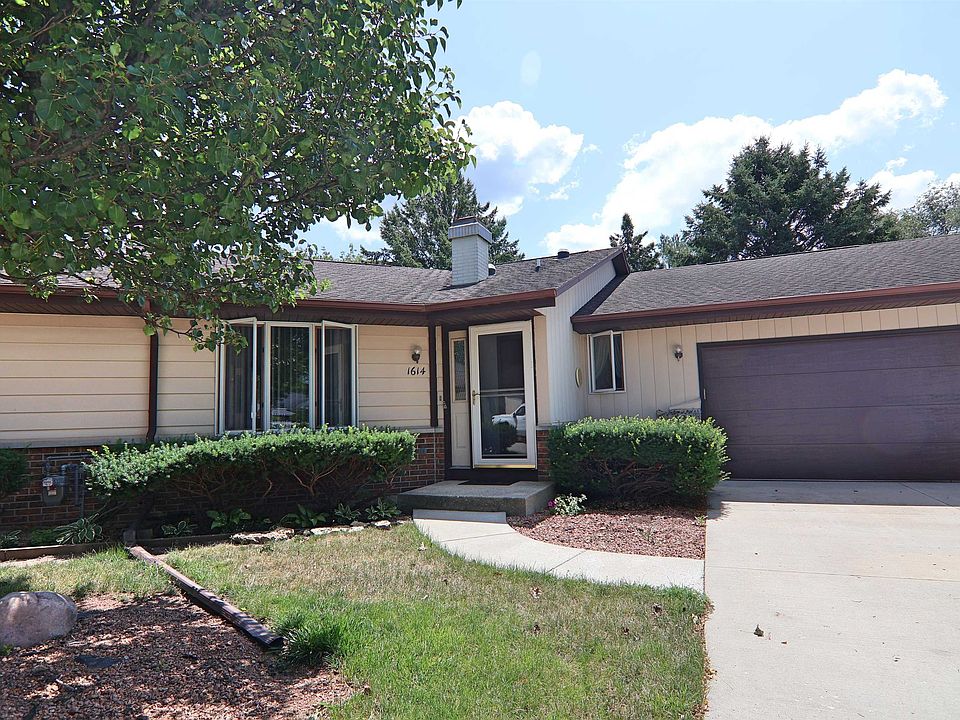 1st image of 1614 Holly Dr #3