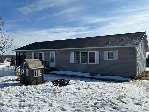 2nd image of 2257 Long Lake Rd