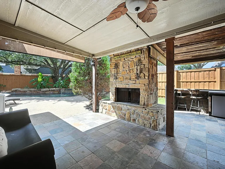 Outdoor fireplace