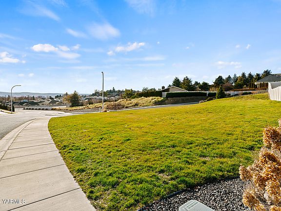5th image of 610 N 74th Ave