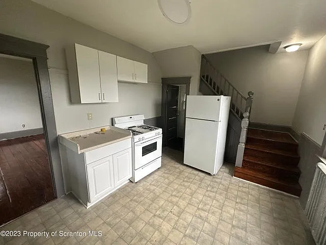 930-932 Hanover St S — Photo 2
