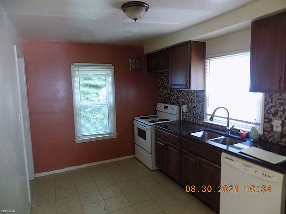 2nd image of 19233 Eastborne St