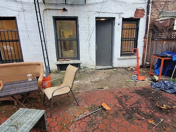 4th image of 421 E 119th St #1