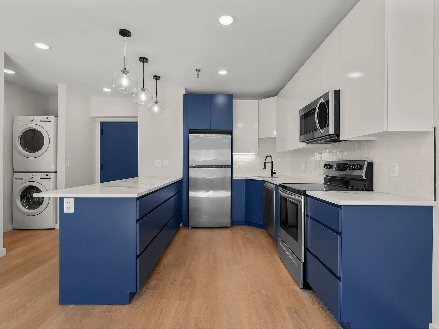 Alexandria Manor Apartments — Photo 1