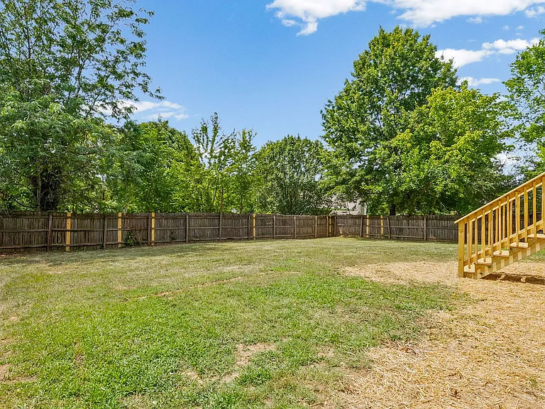 270 Harold Dr — Photo 35