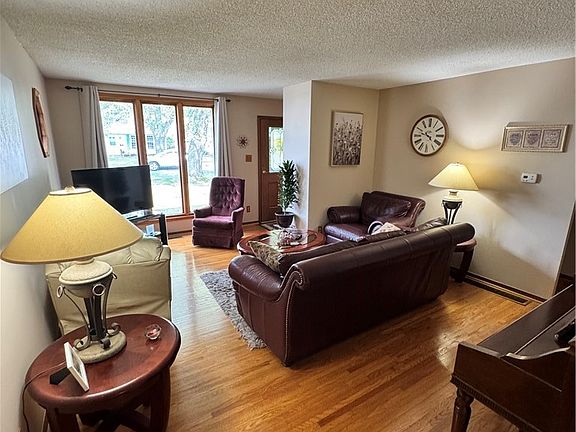 3rd image of 237 Brookside Dr