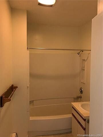 1st image of 638-640 Elm St #2L