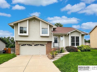 2003 Queen Dr, Papillion, NE, 68046