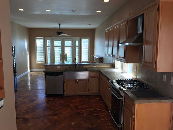 4th image of 901 Chiles Ave
