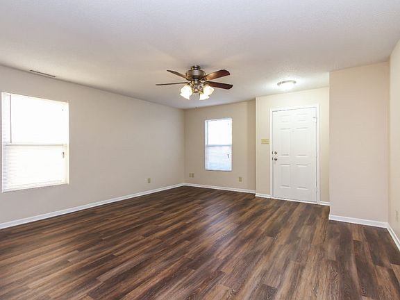 3rd image of 14341 Black Farm Dr