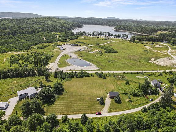 3rd image of 64 Grant Road