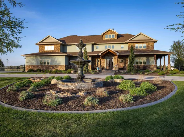 43 Rolling Hills Rd, Kearney, NE 68845