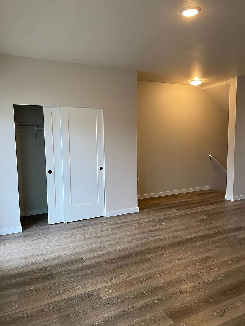 Modern 3 Bedroom, 3 Bath Townhome with 2-Car Garage! — Photo 4