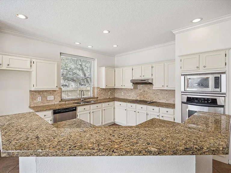 12831 Dove Point Ln — Photo 23