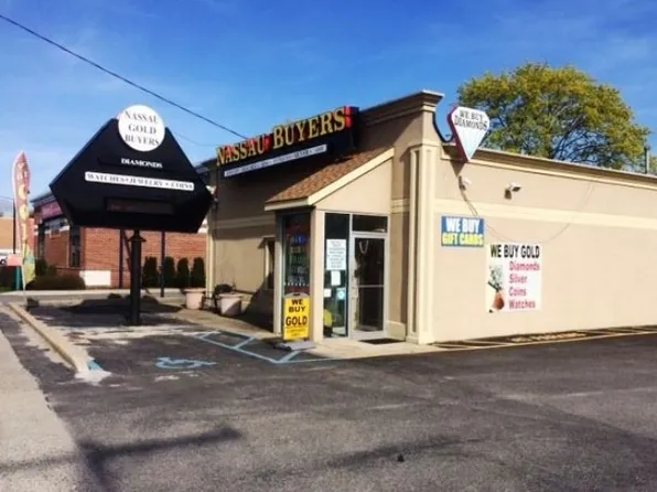 740 Old Country Rd, Westbury, NY 11590