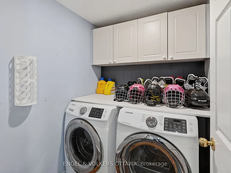1033 Como Cres — Photo 12