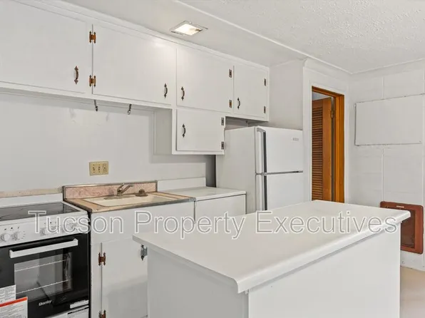 802 N Alvernon Way E, Tucson, AZ 85711