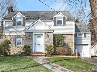 562 Broad Ave, Leonia, NJ 07605