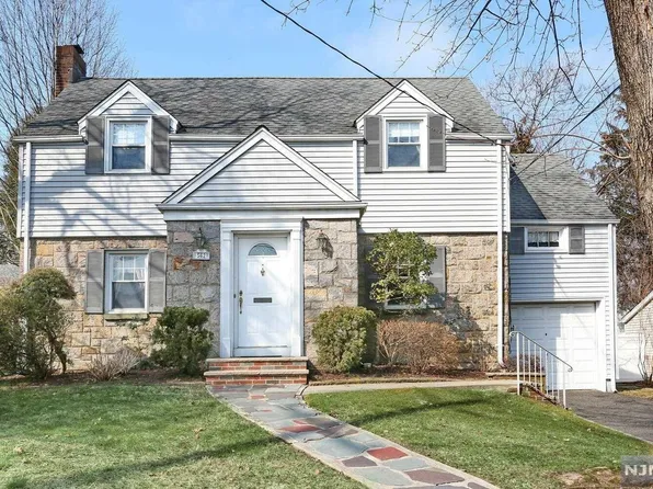 562 Broad Ave, Leonia, NJ 07605