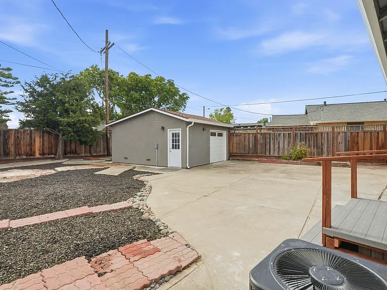 853 Sunset Dr — Photo 31