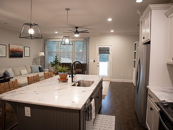 4th image of 1604 Hampshire Pl 904-lot 904