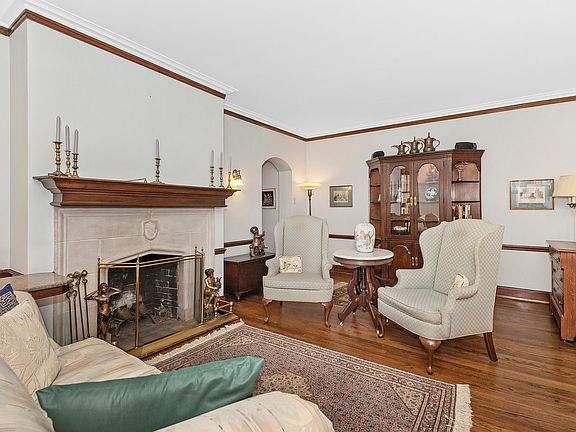 3rd image of 609 W Stratford Pl APT 5B