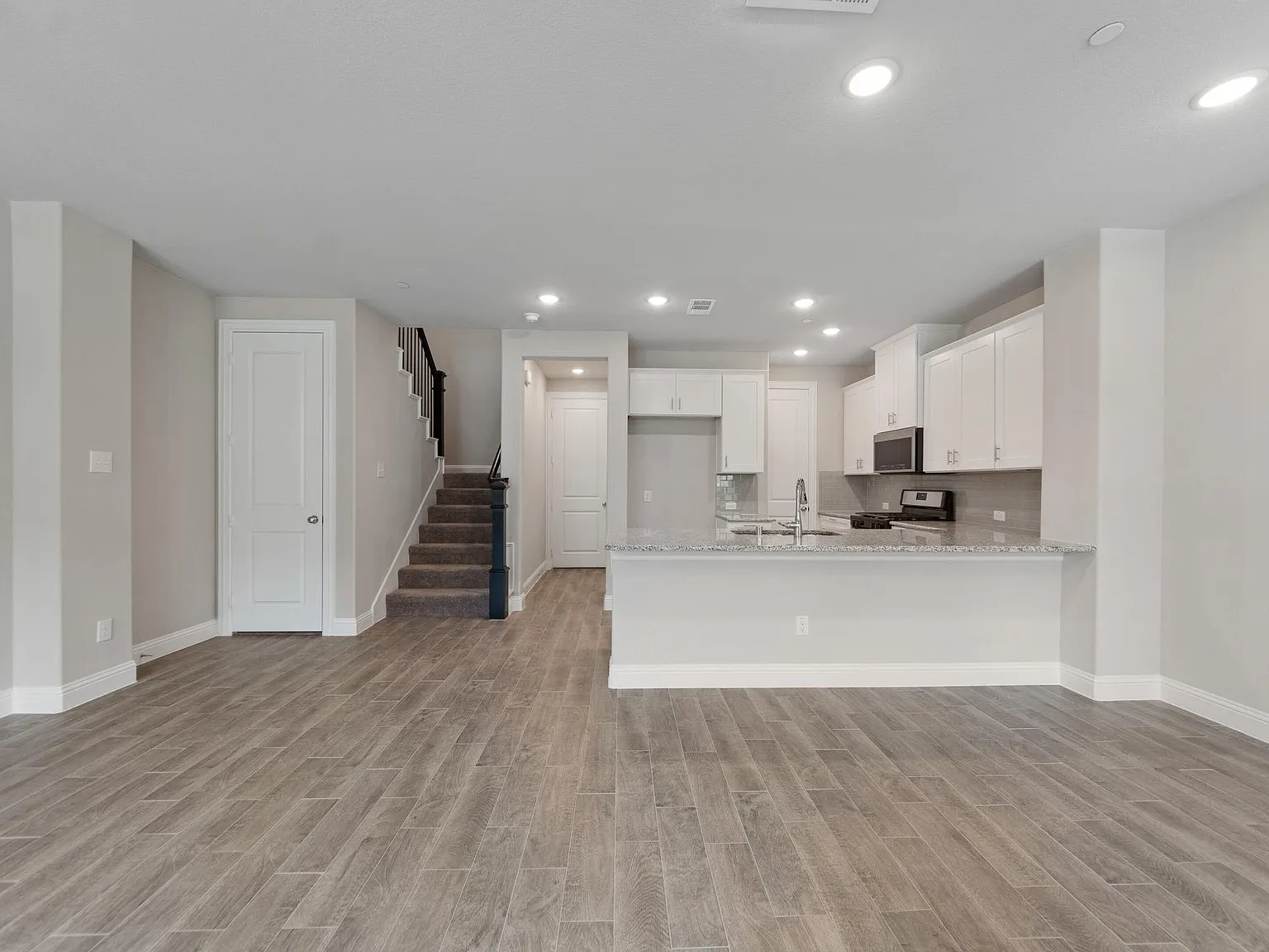 3 bed, 2.5 bath, 1741 sqft, $2,495 — Photo 3