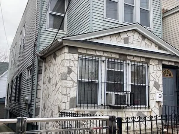 89-04 182nd Pl, Hollis, NY 11423