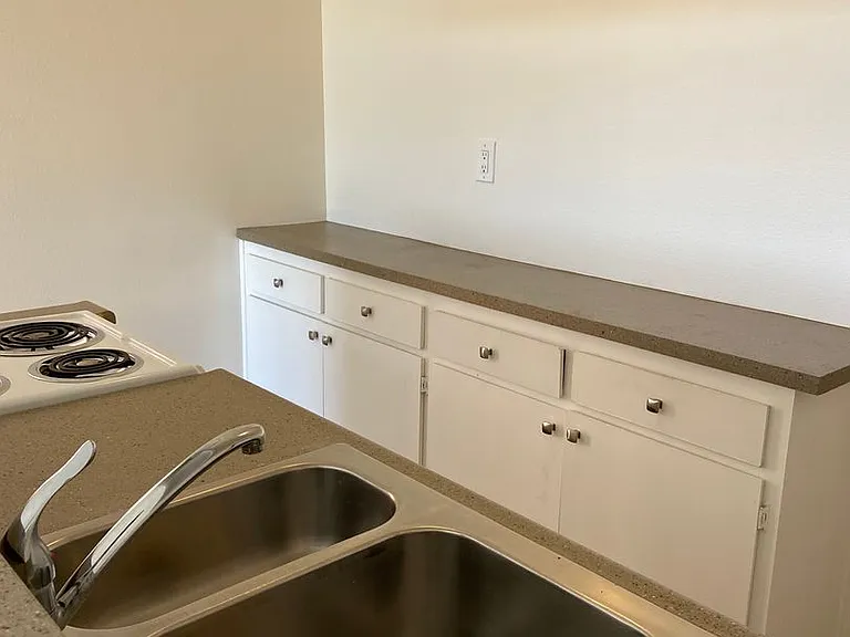 Aztec Apartments — Photo 18