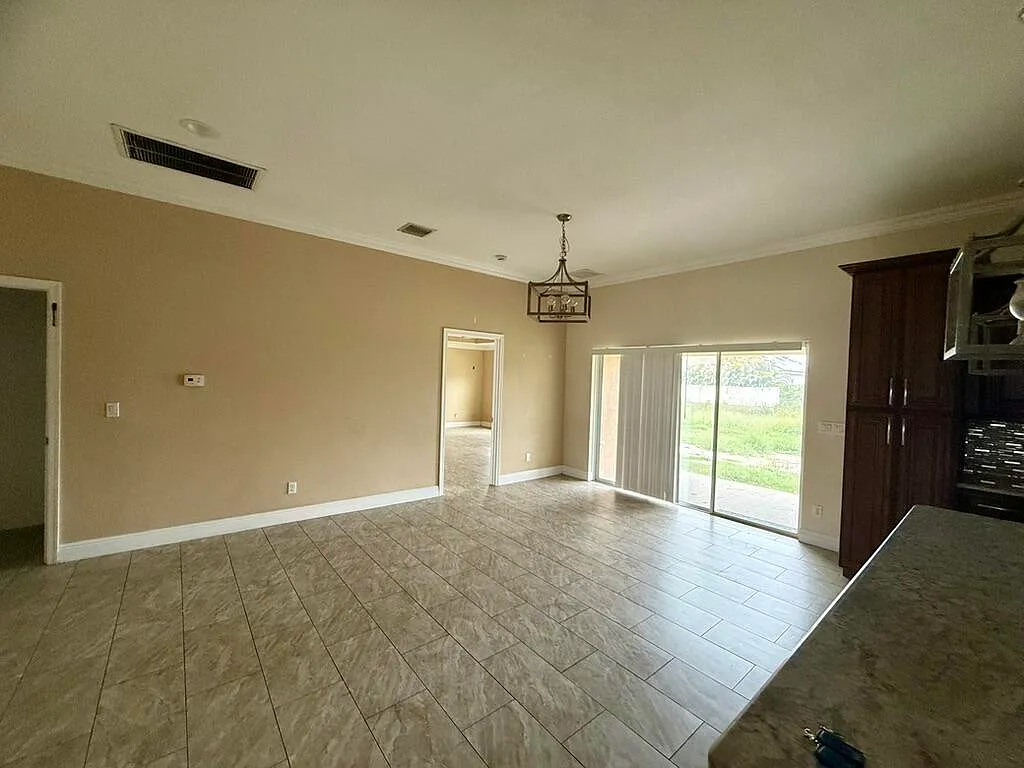 4 bed, 3.0 bath, 2182 sqft, $2,850 — Photo 3