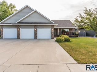 508 N Crestview Cir, Brandon, SD 57005