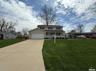 816 W Walnut St, Chatham, IL 62629