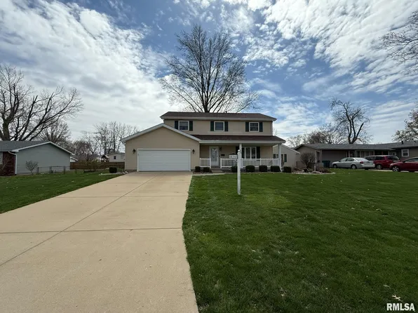 816 W Walnut St, Chatham, IL 62629