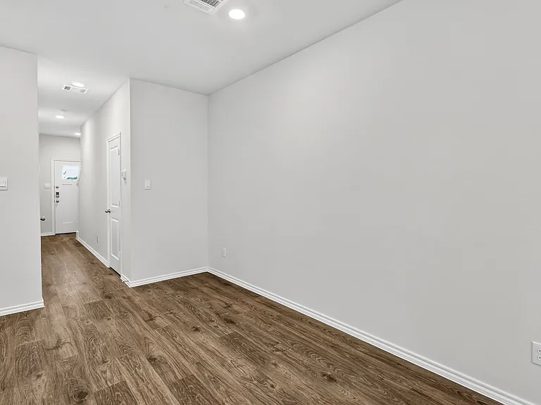121 Redwood Rd — Photo 5