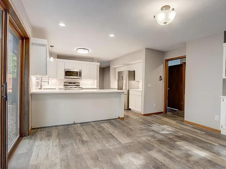 7653 Farmington Way — Photo 5