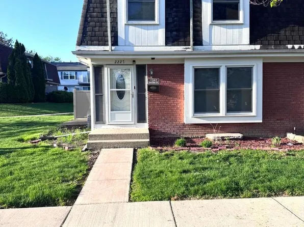 2227 Denton Ct, Schaumburg, IL 60194