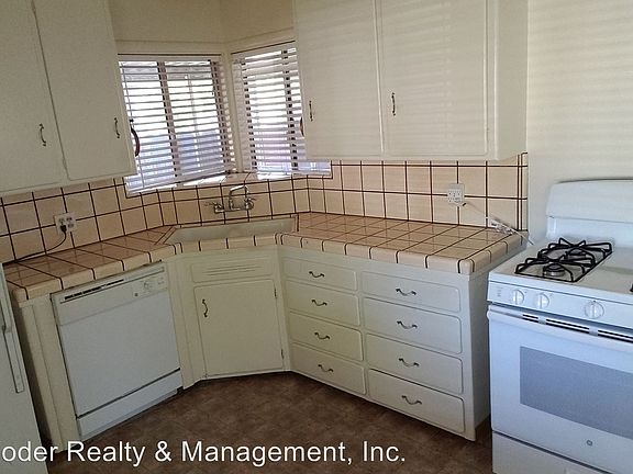 5th image of 212 El Vista Ave