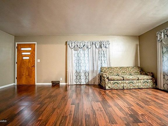 4th image of 409 Meadow Dr