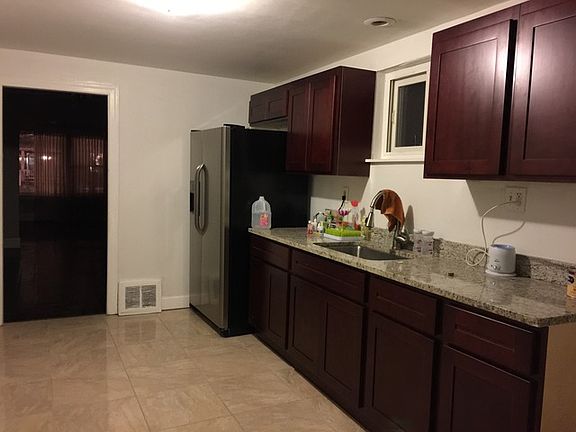5th image of 2520 S 60th Ct
