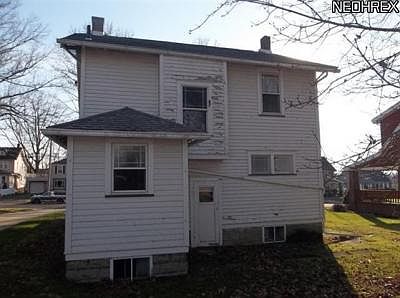 2nd image of 426 E Broadway Ave