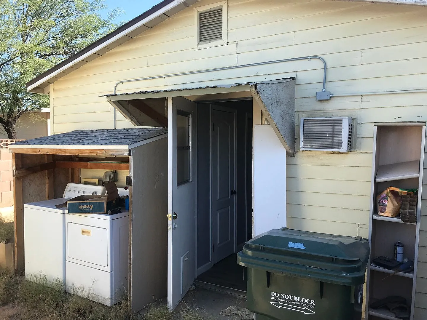 1 month free rent! Private yard and storage shed. — Photo 4